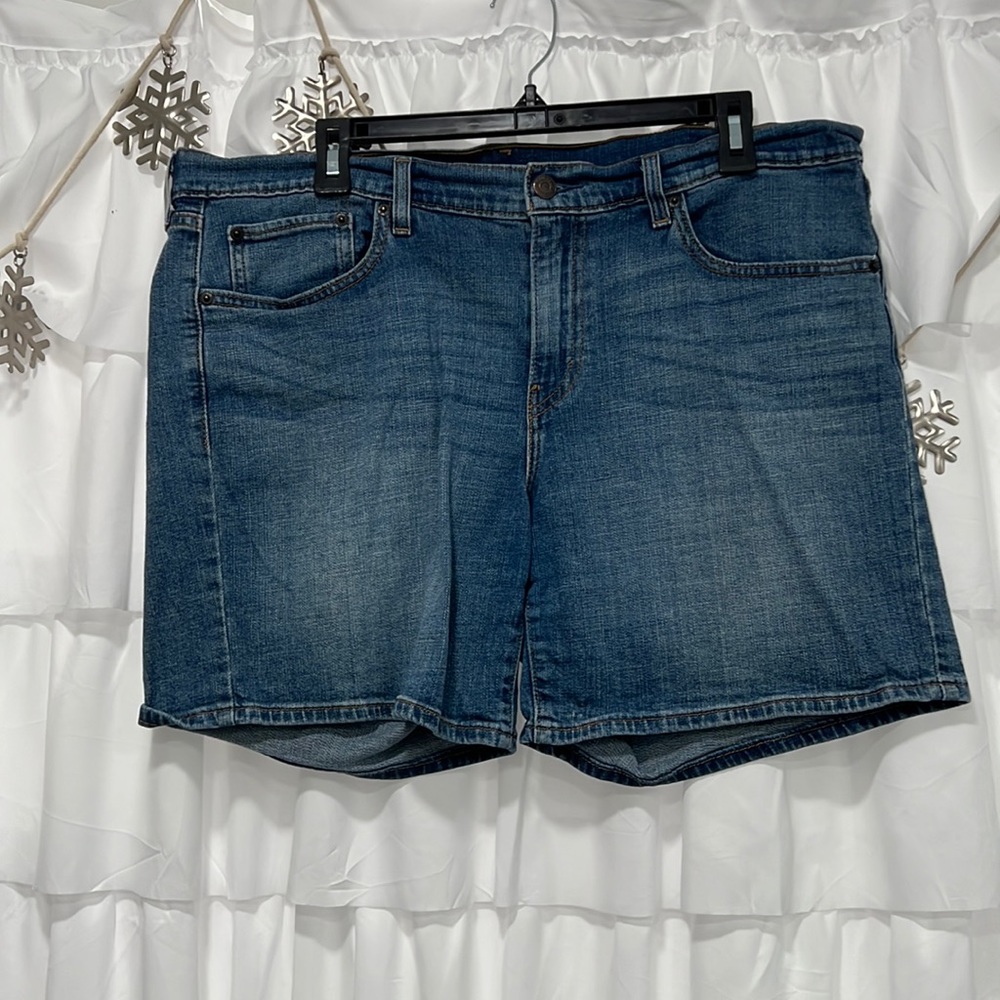 Levi’s denim shorts (7” inseam)